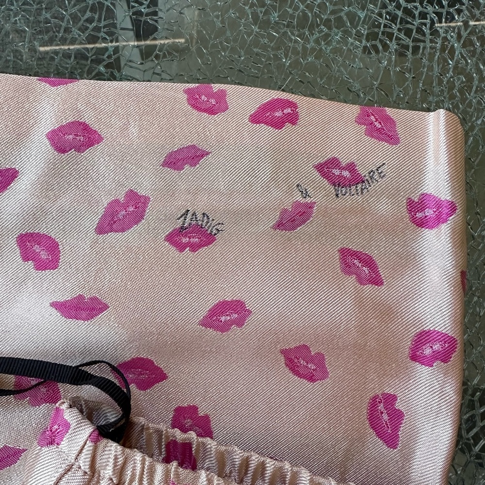 ZADIG & VOLTAIRE PMY JAC LIPS SIZE 34 (2) LIGHT PINK WITH BRIGHT PINK LIPS NWT - Picture 2 of 7